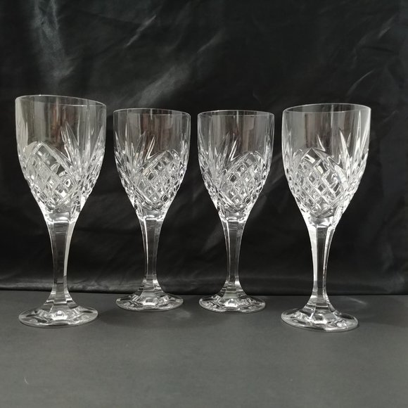 Set of Four Beautiful Crystal Wine Goblets - Picture 2 of 12